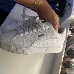white pumas brand new only worn when trying on in store !
